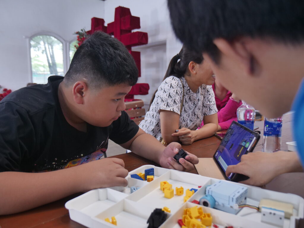 Trẻ em học kỹ năng sống cùng robot và trí tuệ nhân tạo trong thời đại 4.0