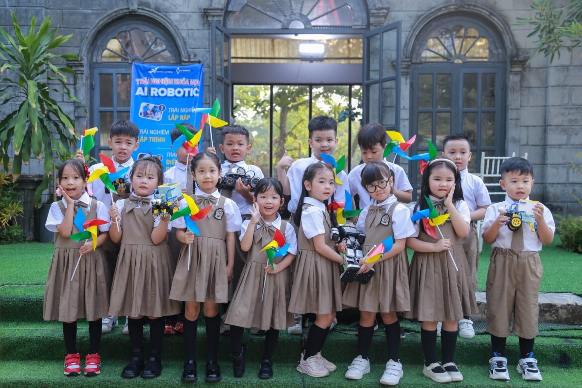 5 Cách Tuyệt Vời Lập Trình Robot Cho Trẻ Em Giúp Con Phát Triển Kỹ Năng Giải Quyết Vấn Đề Vượt Trội